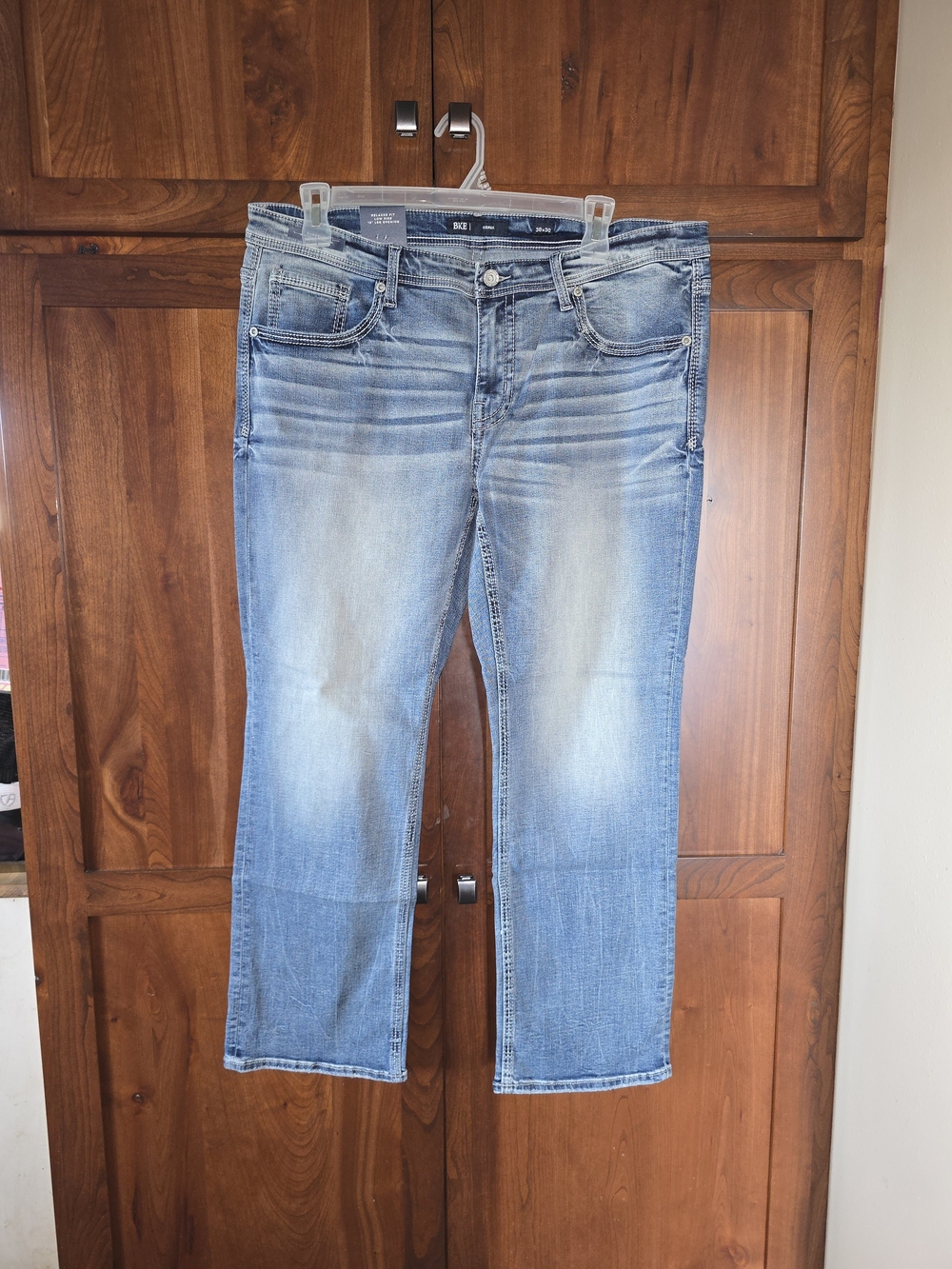 BKE Men's Light Wash Relaxed Straight Jeans